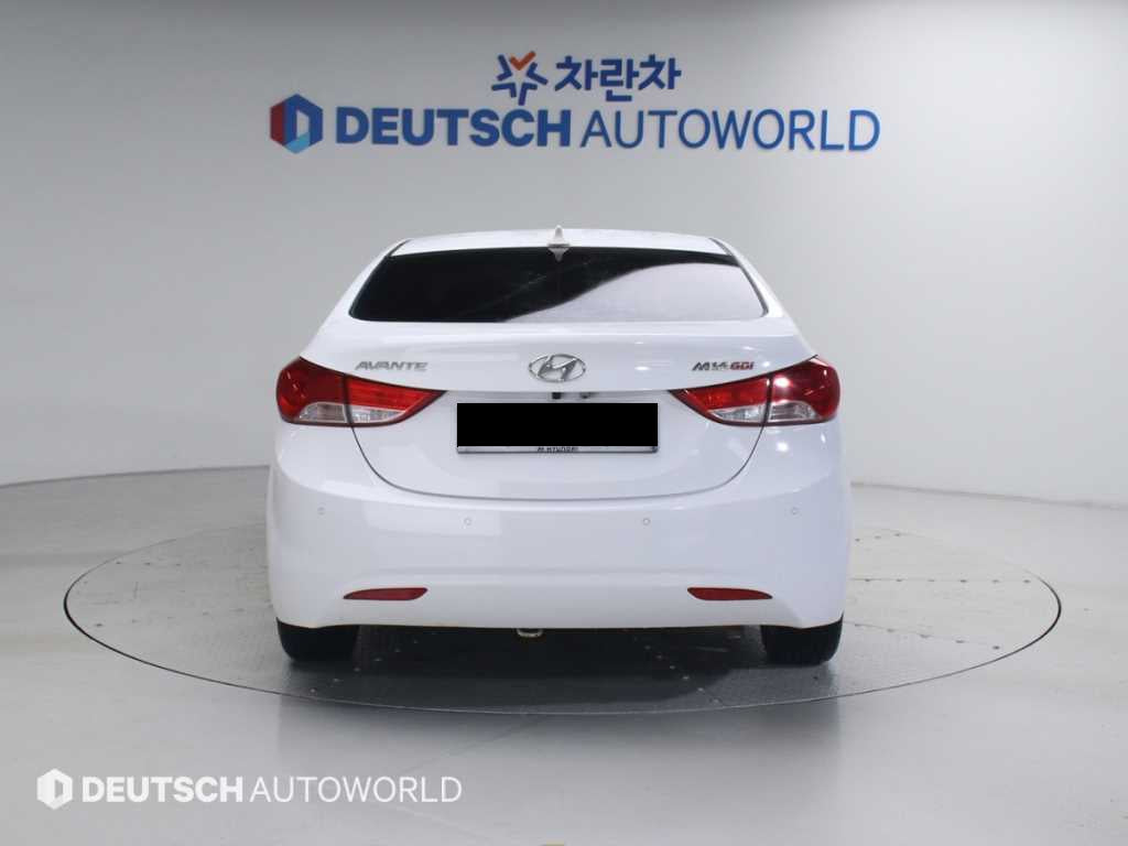 Hyundai Avante — photo 04