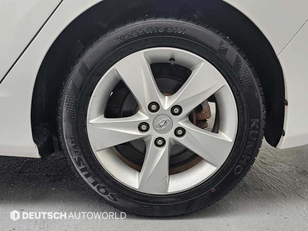 Hyundai Avante — photo 05
