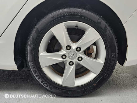 Hyundai Avante — photo 05
