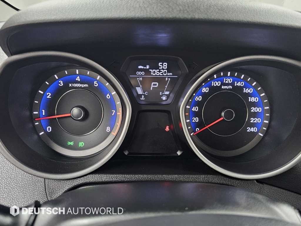 Hyundai Avante — photo 08
