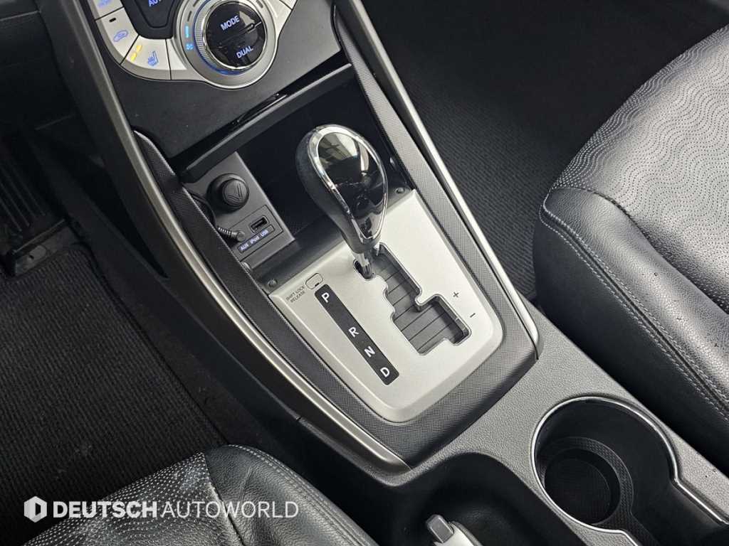 Hyundai Avante — photo 09