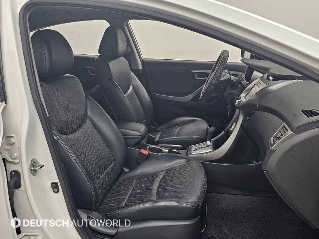 Hyundai Avante — photo 10