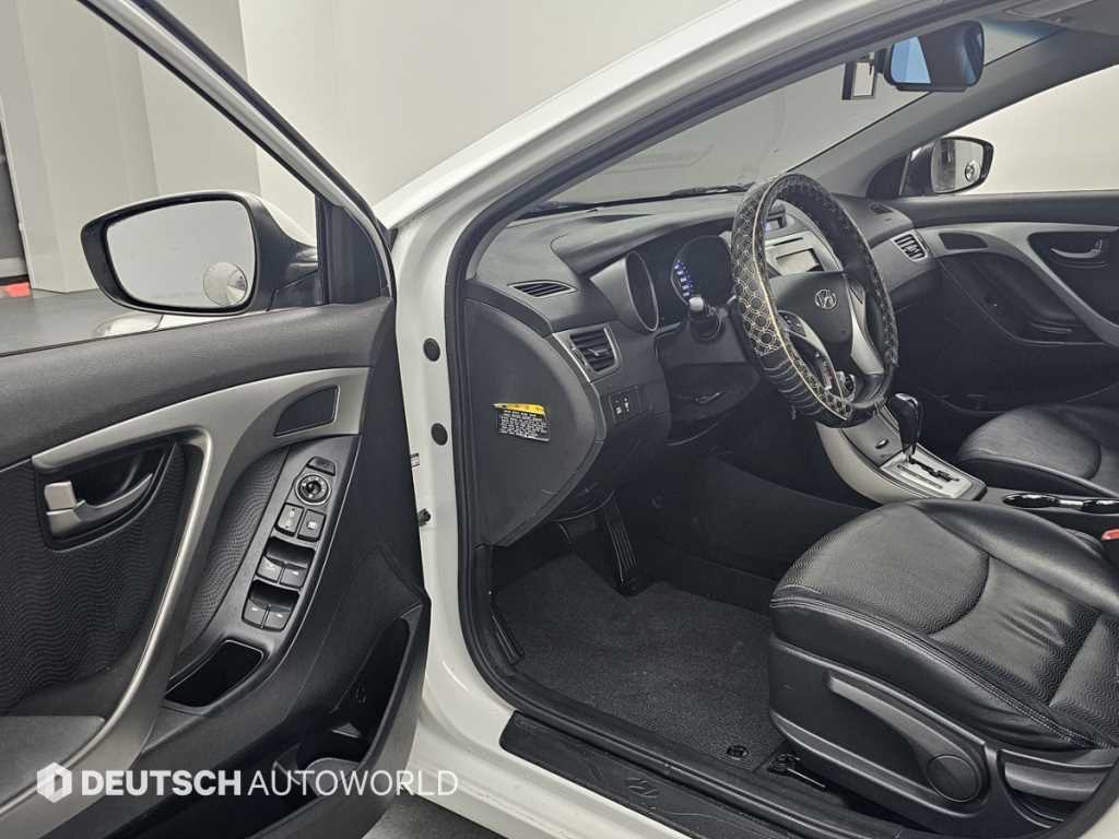 Hyundai Avante — photo 11