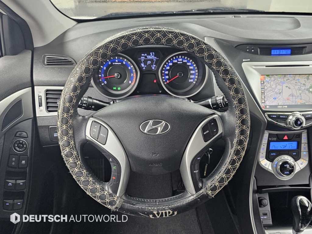 Hyundai Avante — photo 13