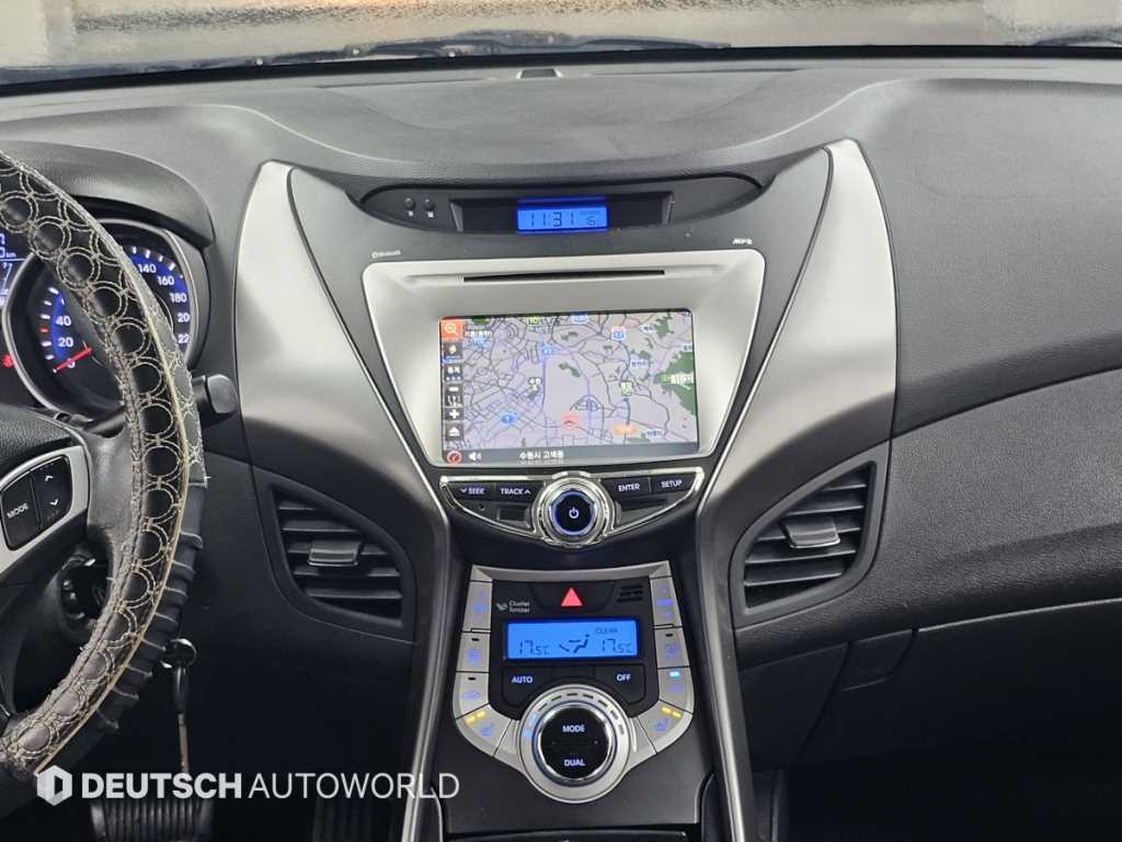 Hyundai Avante — photo 14