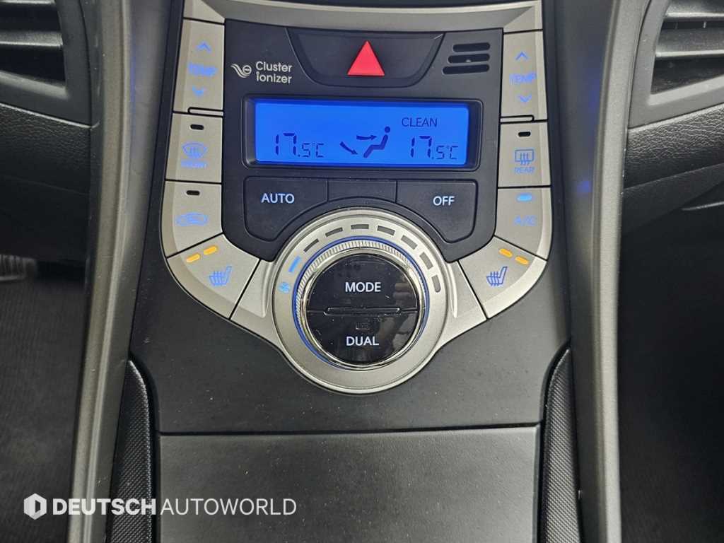 Hyundai Avante — photo 17