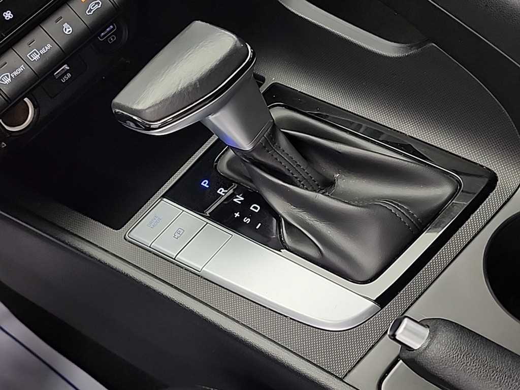 Hyundai Avante — photo 08