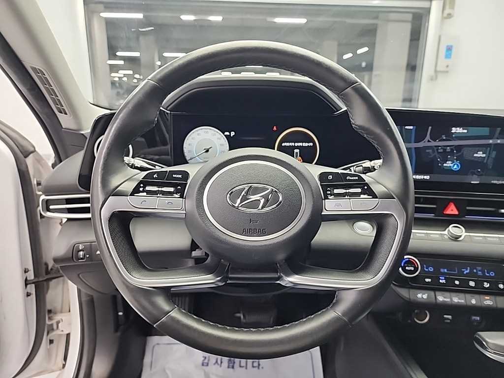 Hyundai Avante — photo 09