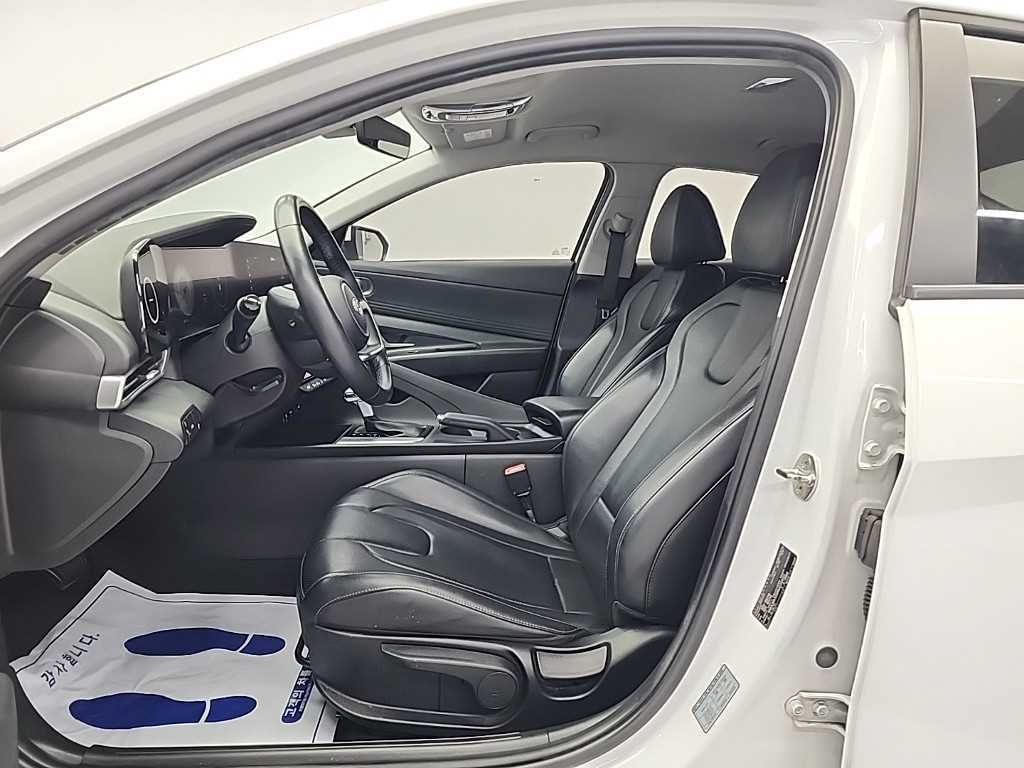 Hyundai Avante — photo 11