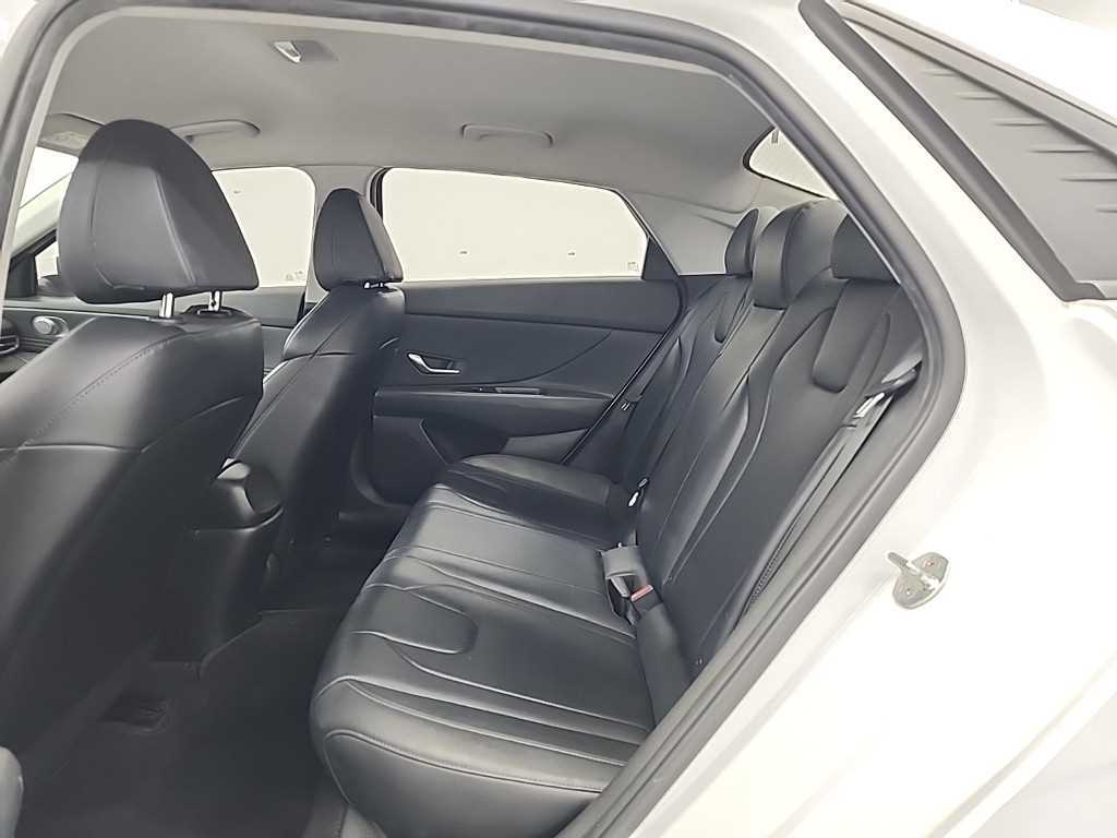 Hyundai Avante — photo 12