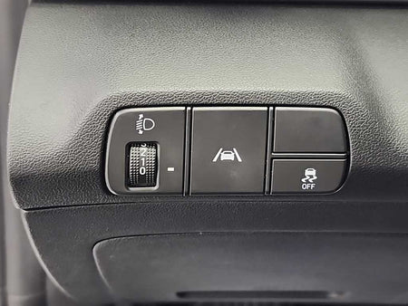 Hyundai Avante — photo 17