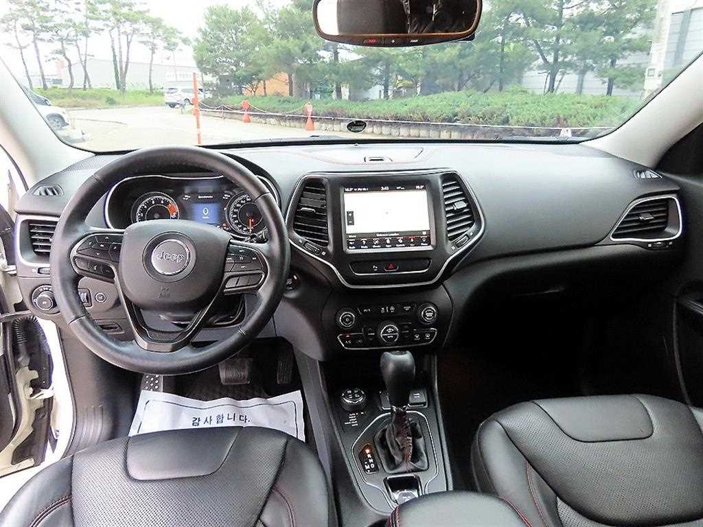 Jeep Cherokee — photo 07