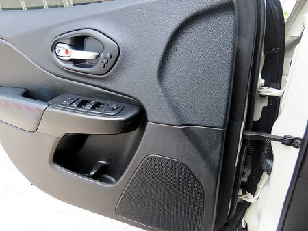 Jeep Cherokee — photo 11