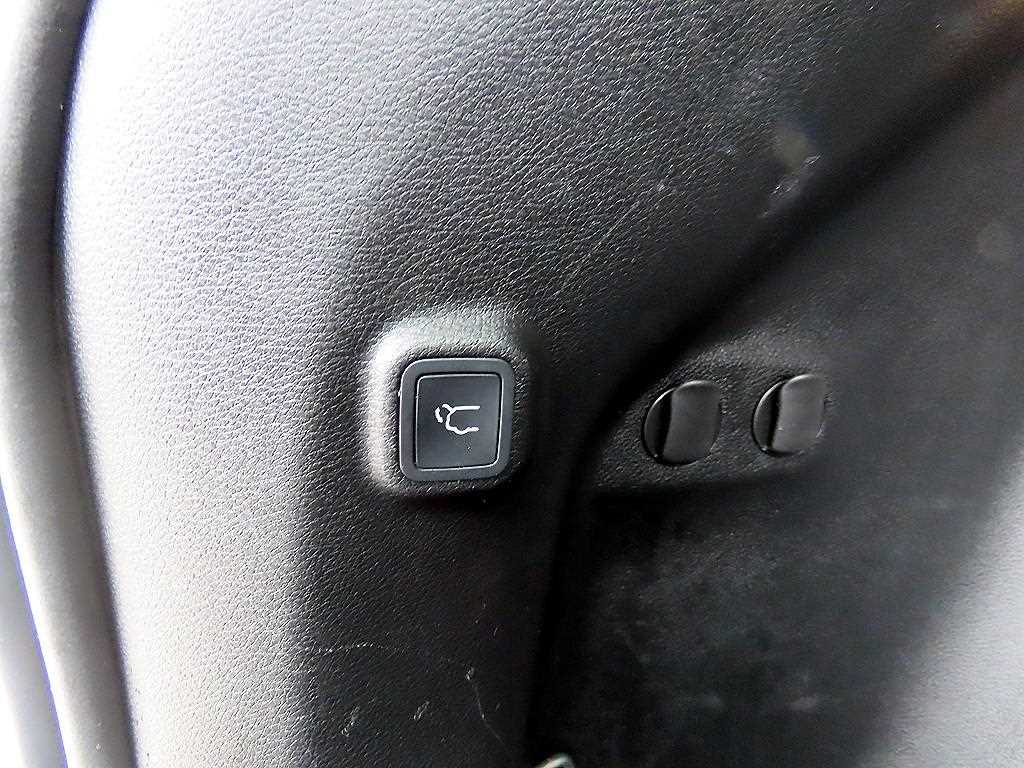 Jeep Cherokee — photo 16