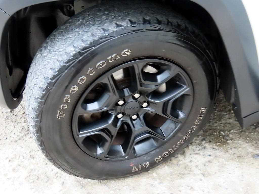 Jeep Cherokee — photo 20