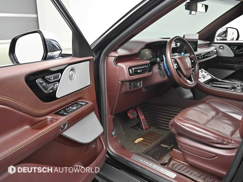 Lincoln Aviator — photo 11