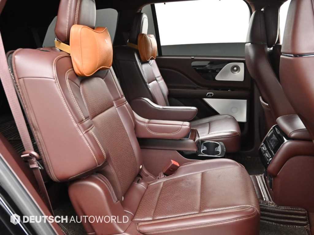 Lincoln Aviator — photo 12