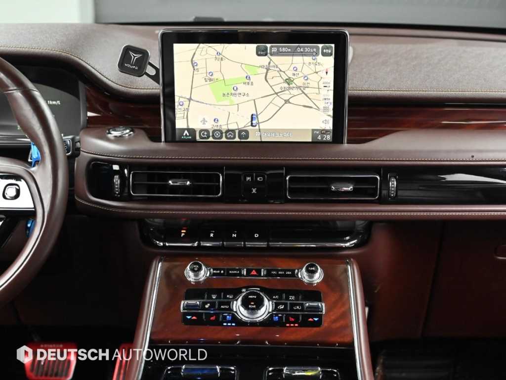 Lincoln Aviator — photo 14