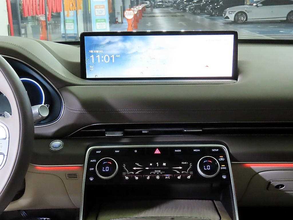 Genesis GV80 — photo 11