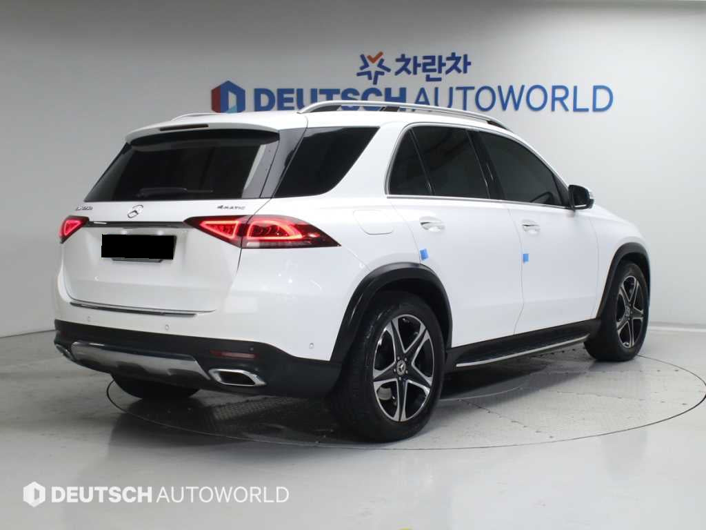 Mercedes-Benz GLE-Class — photo 02