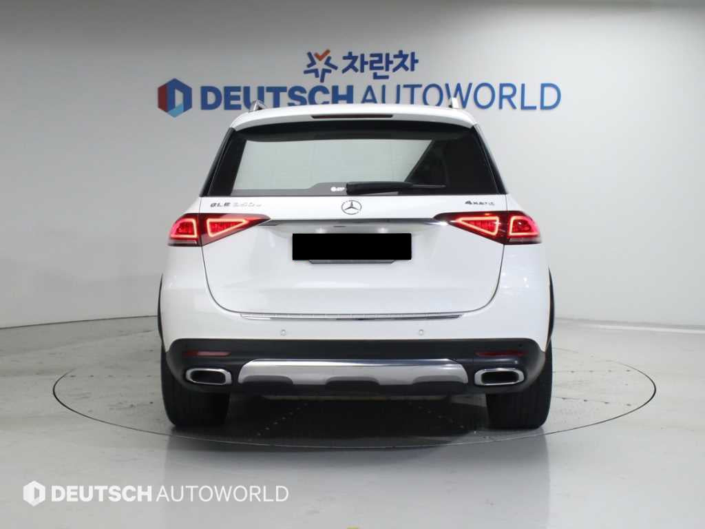 Mercedes-Benz GLE-Class — photo 04