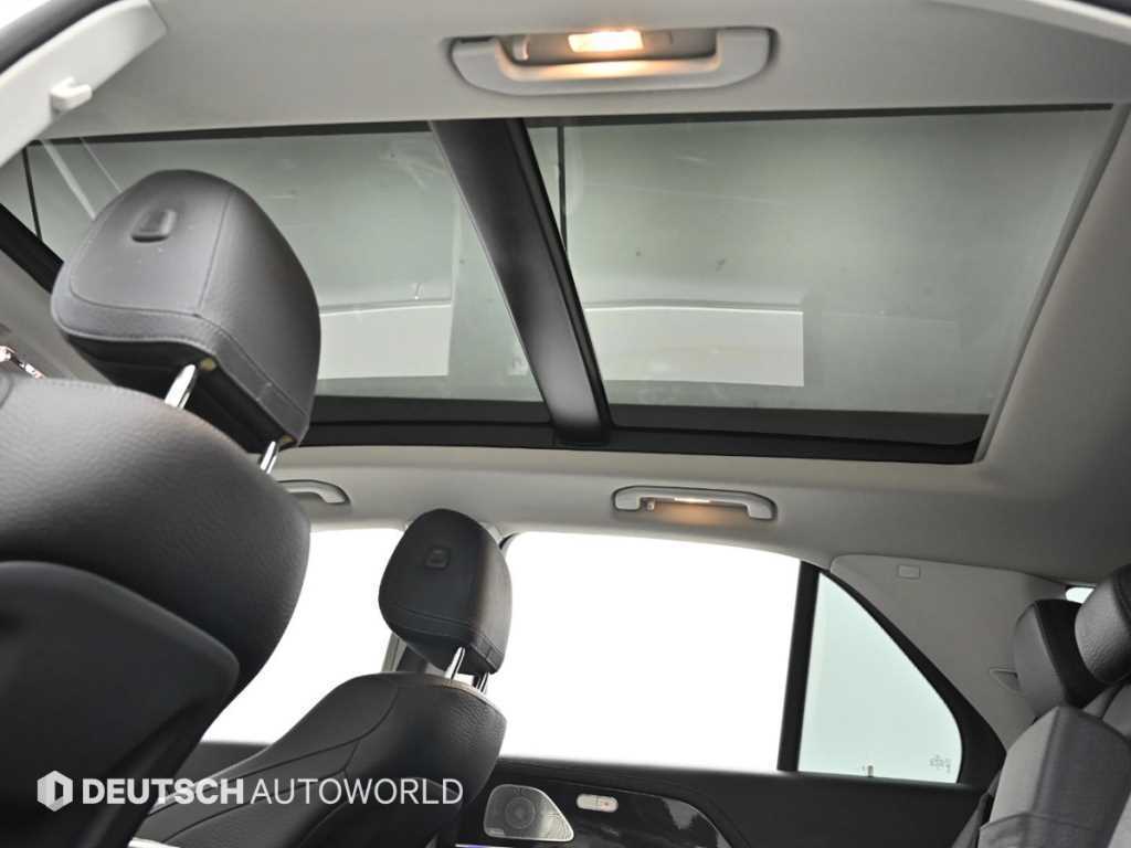Mercedes-Benz GLE-Class — photo 18