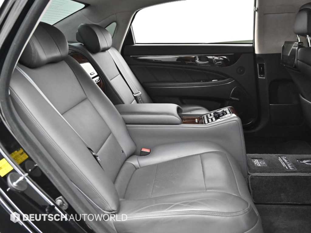 Hyundai Equus — photo 12
