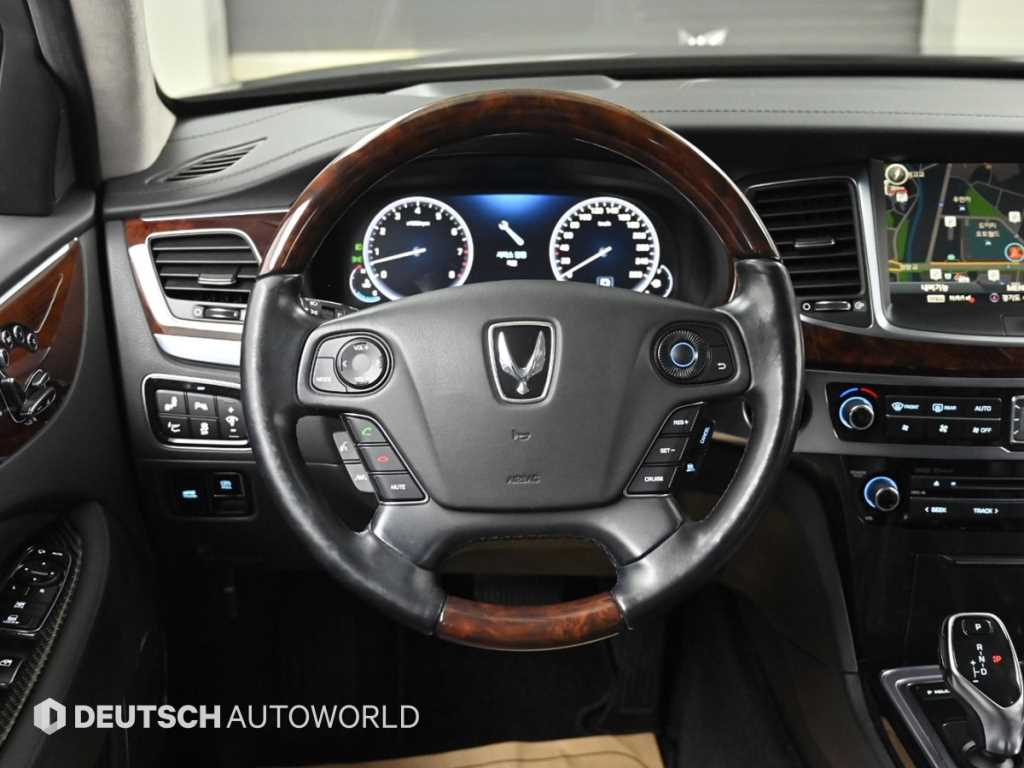Hyundai Equus — photo 13