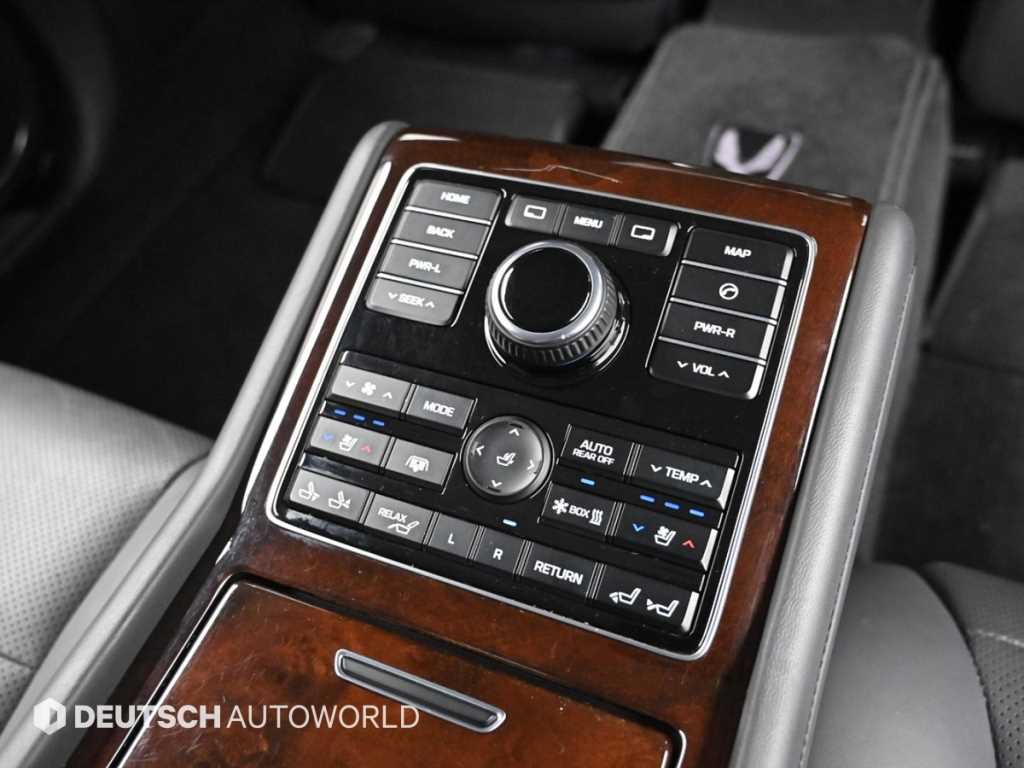 Hyundai Equus — photo 16