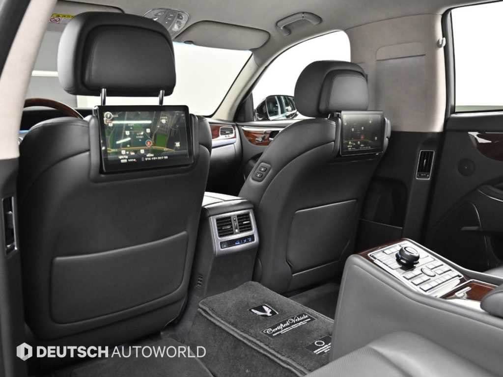 Hyundai Equus — photo 18