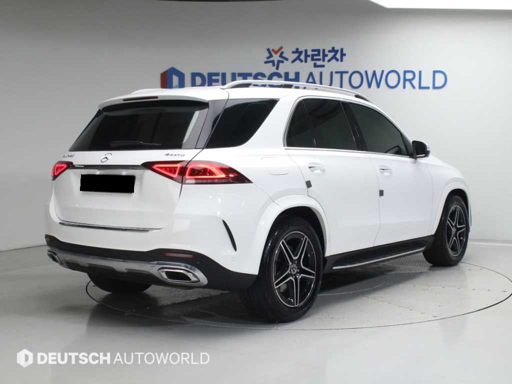 Mercedes-Benz GLE-Class — photo 02