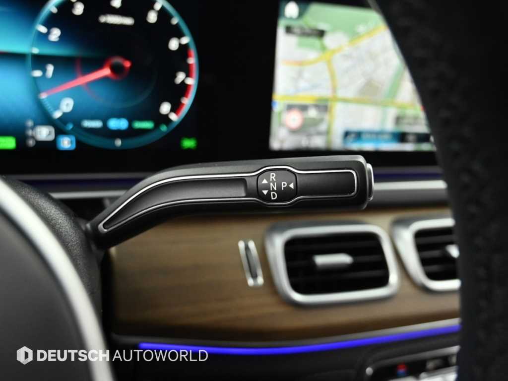 Mercedes-Benz GLE-Class — photo 09