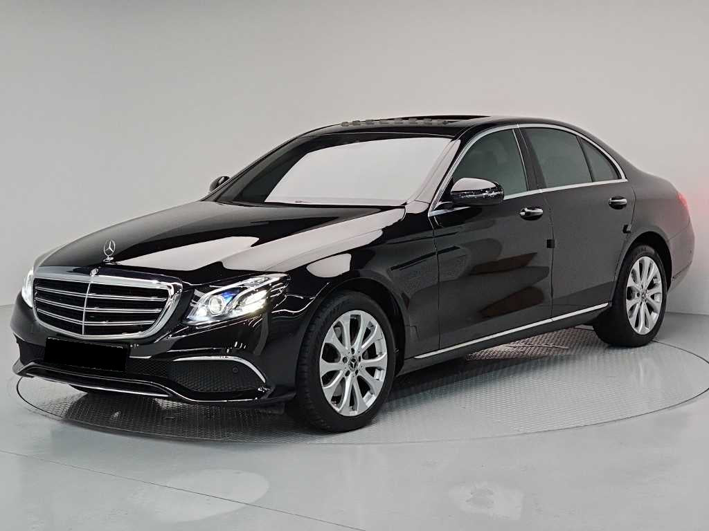 Mercedes-Benz E-Class — photo 01