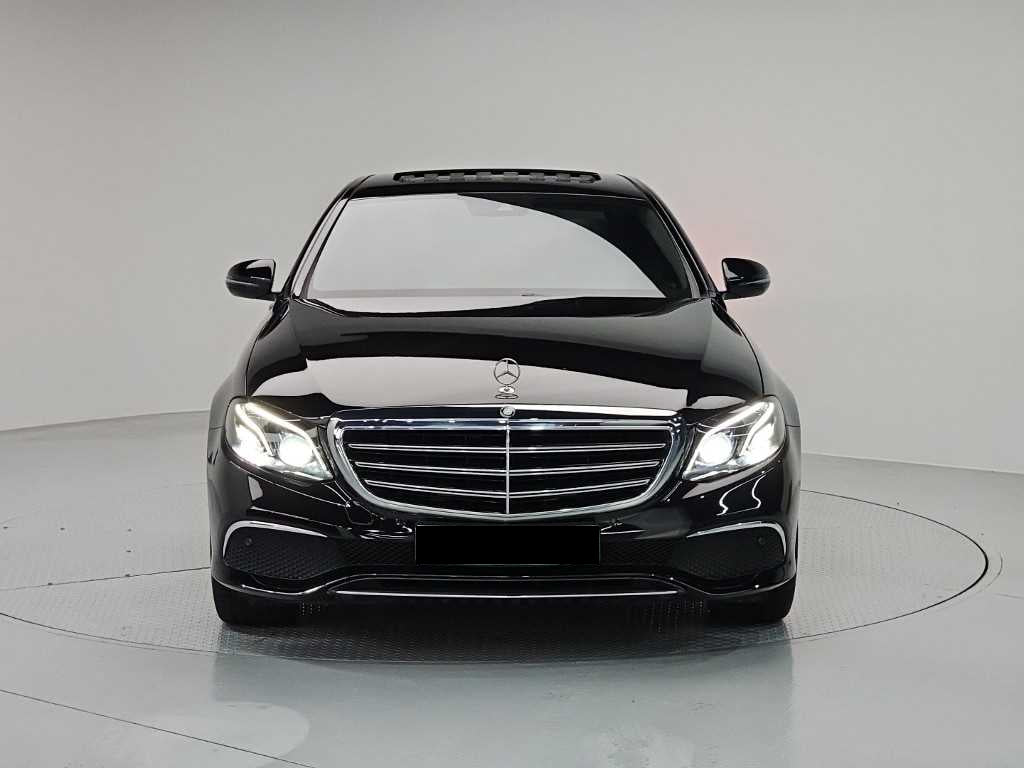 Mercedes-Benz E-Class — photo 02