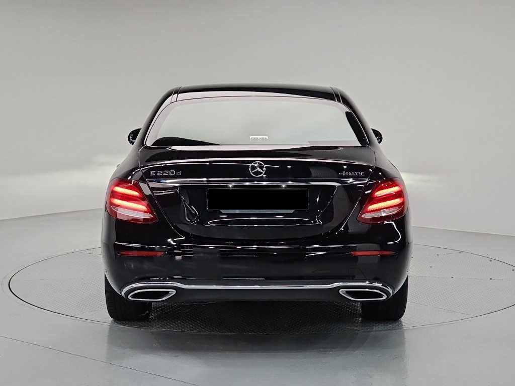 Mercedes-Benz E-Class — photo 03