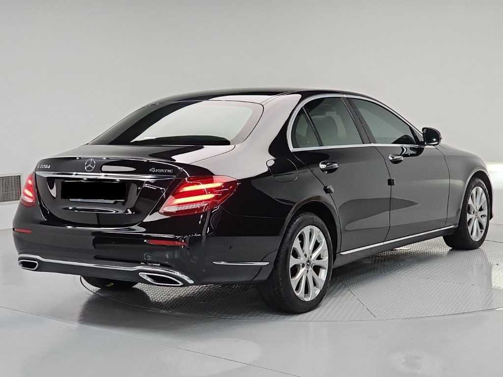 Mercedes-Benz E-Class — photo 04