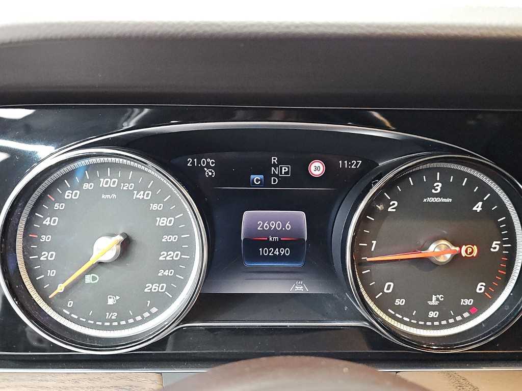 Mercedes-Benz E-Class — photo 06