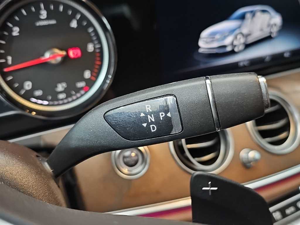 Mercedes-Benz E-Class — photo 08