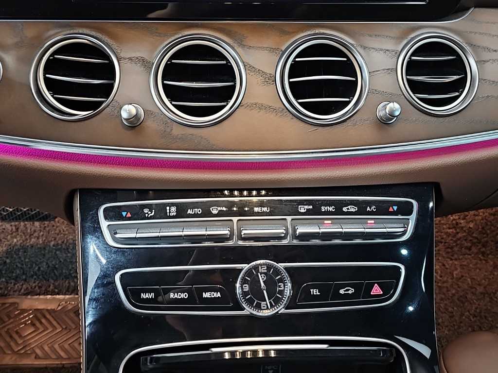 Mercedes-Benz E-Class — photo 10