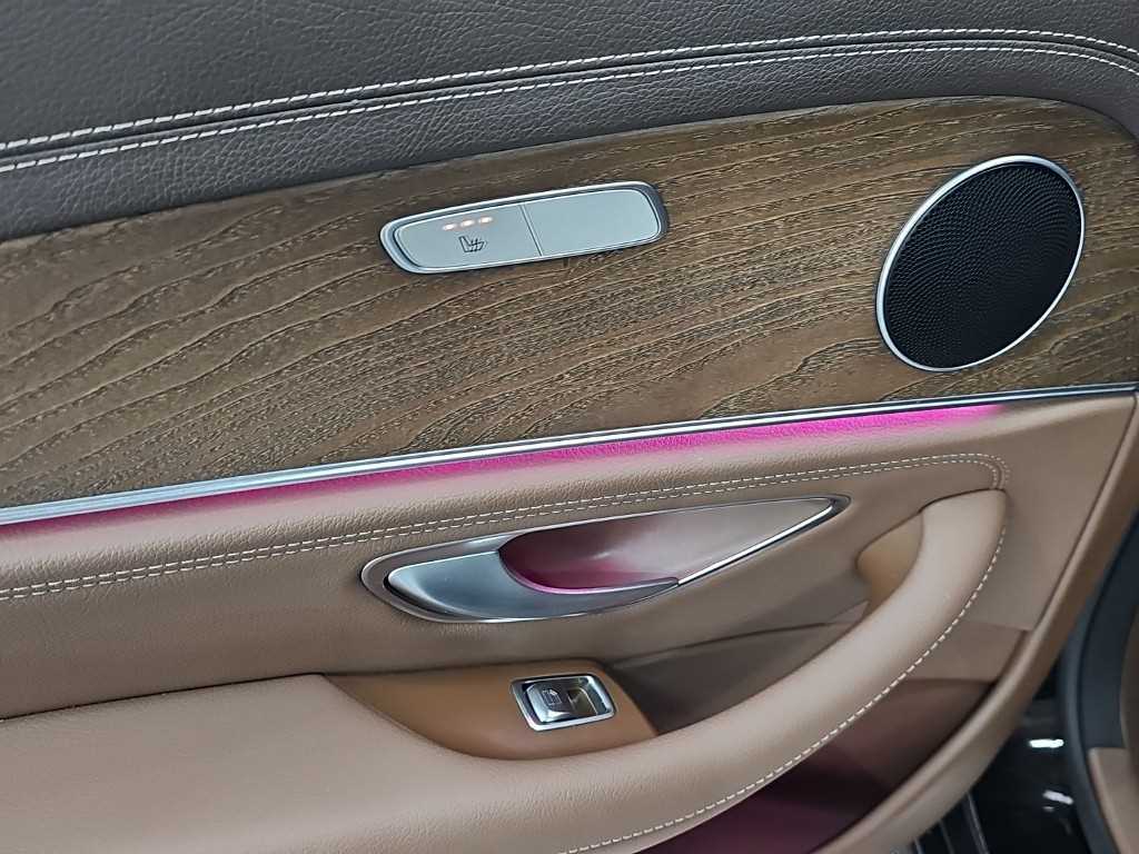 Mercedes-Benz E-Class — photo 13