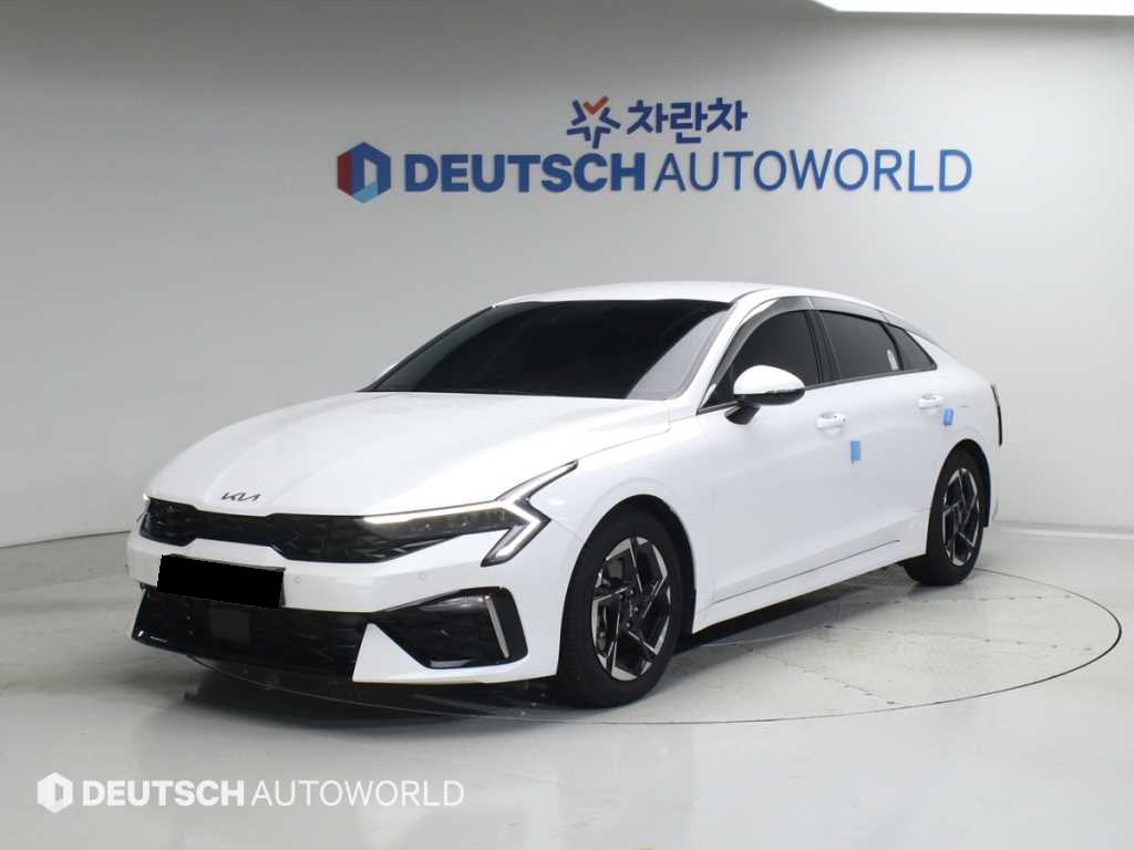Kia K5 — photo 01