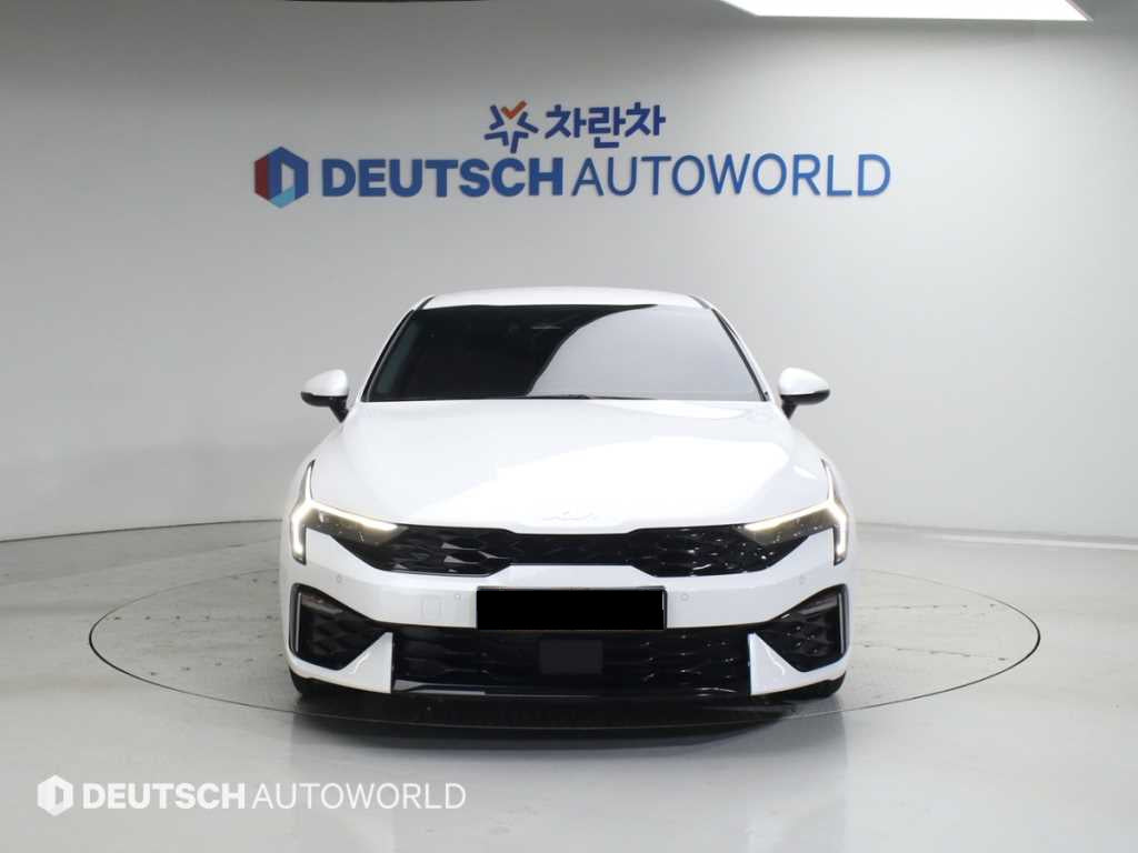 Kia K5 — photo 03