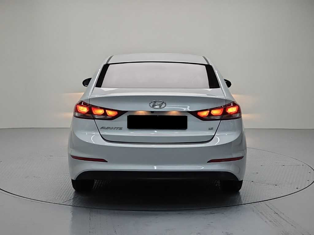 Hyundai Avante — photo 03