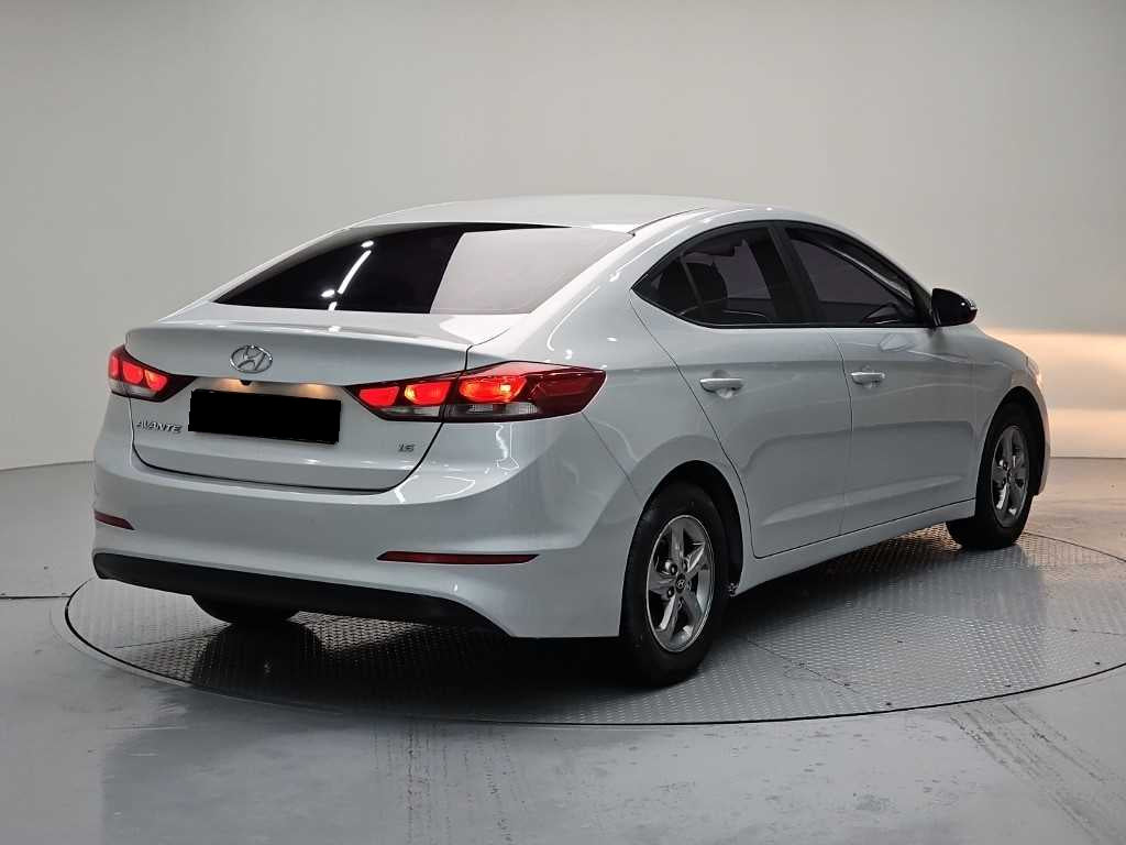 Hyundai Avante — photo 04