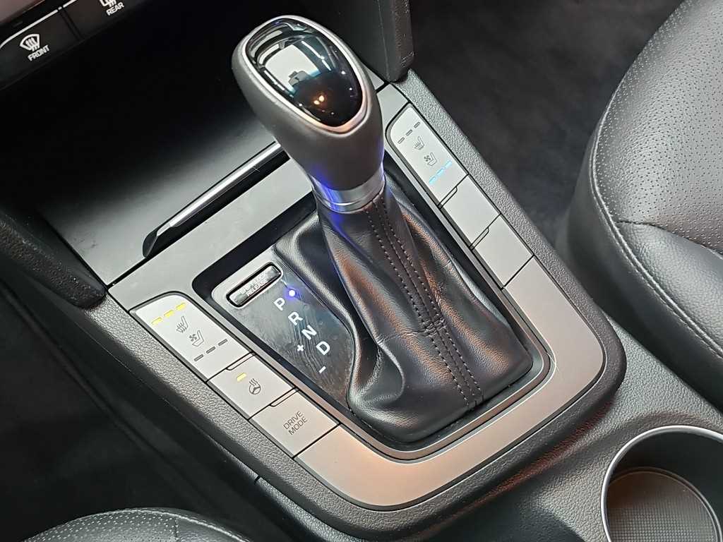 Hyundai Avante — photo 08