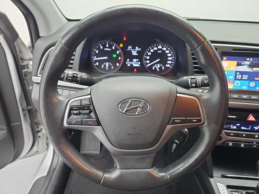 Hyundai Avante — photo 09