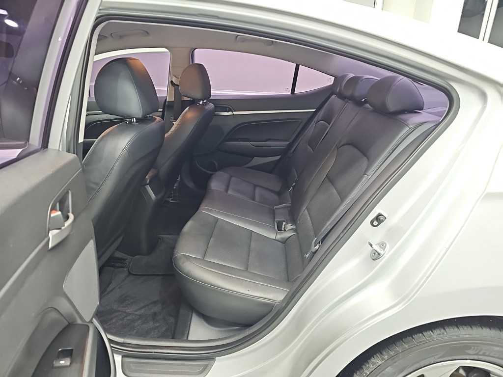 Hyundai Avante — photo 12