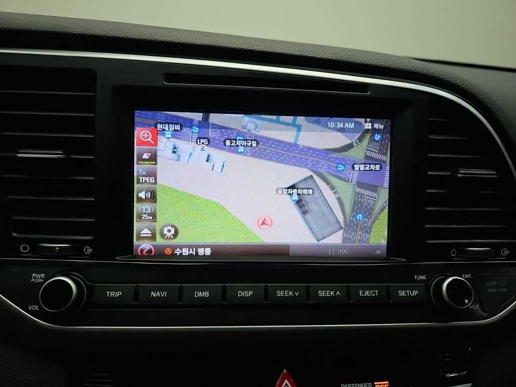 Hyundai Avante — photo 13