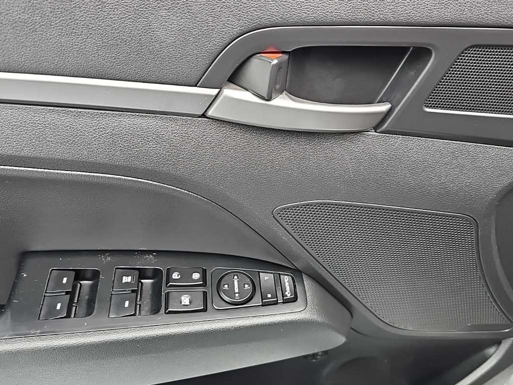 Hyundai Avante — photo 15