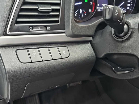 Hyundai Avante — photo 16